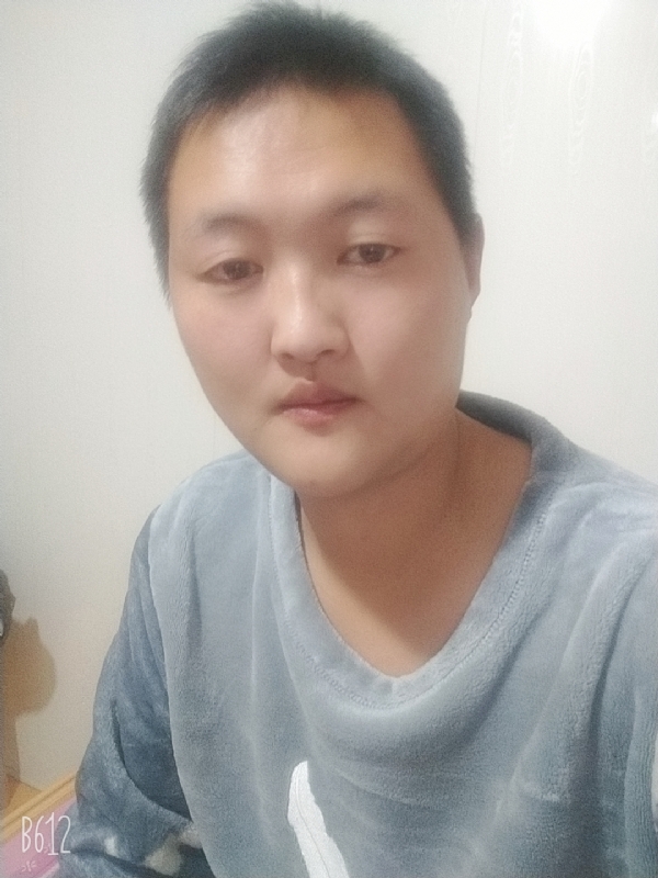 烟圈里透着伤的第二张照片--吉林蓝颜知己交友网